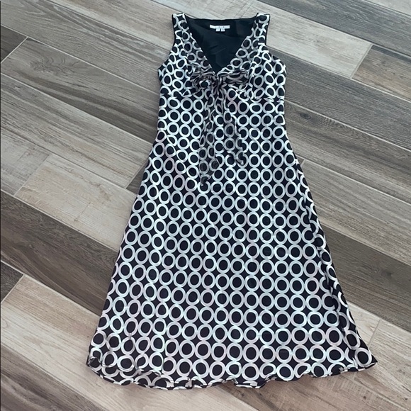 Ice Dresses & Skirts - Beautiful Silk Dress sz 6